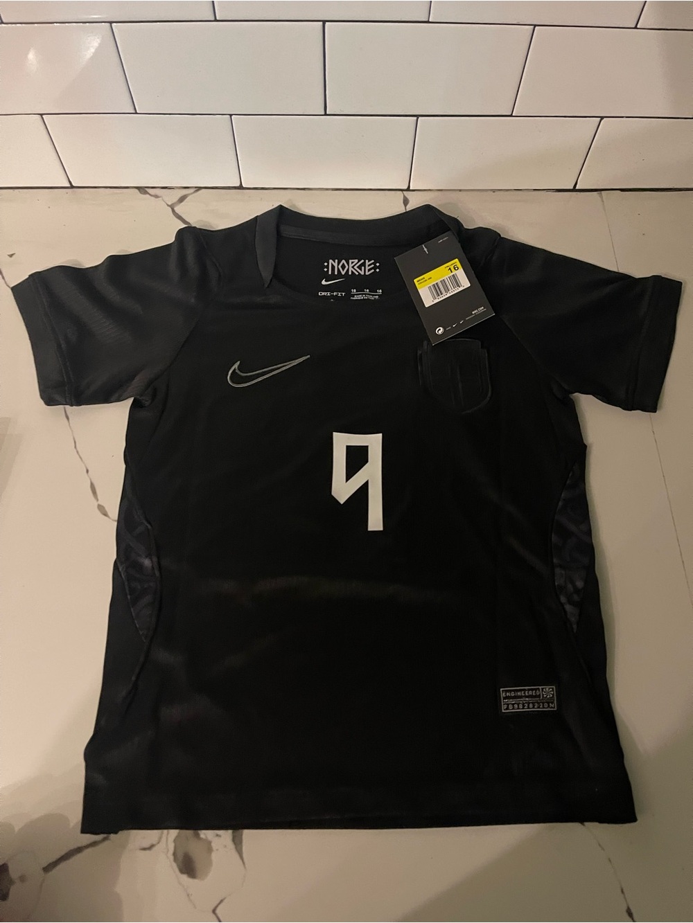 Youth Erling Braut Haaland Jersey And Short Set Size 16. - Picture 2 of 5